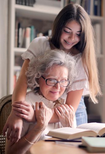 Oma en kleinkind